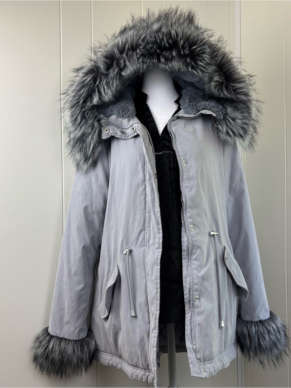 Y2K a.n.a Light Gray Faux-Fur Hooded Parka